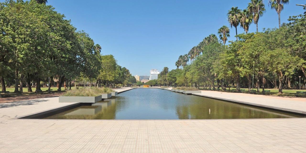 Os barulhos da cidade e o silêncio aos domingos Os barulhos da cidade e o silêncio aos domingos